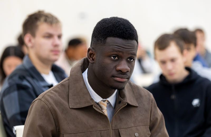 Abdourahmane en cours avec des étudiants russes