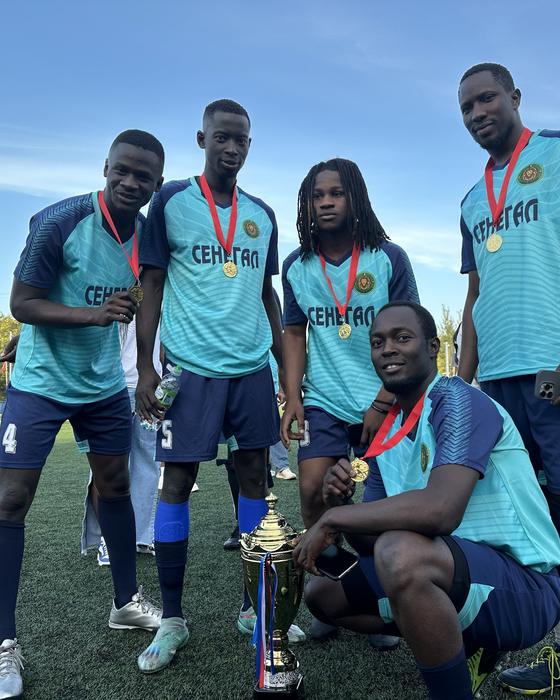 Tournoi de foot avec l’équipe du Sénégal